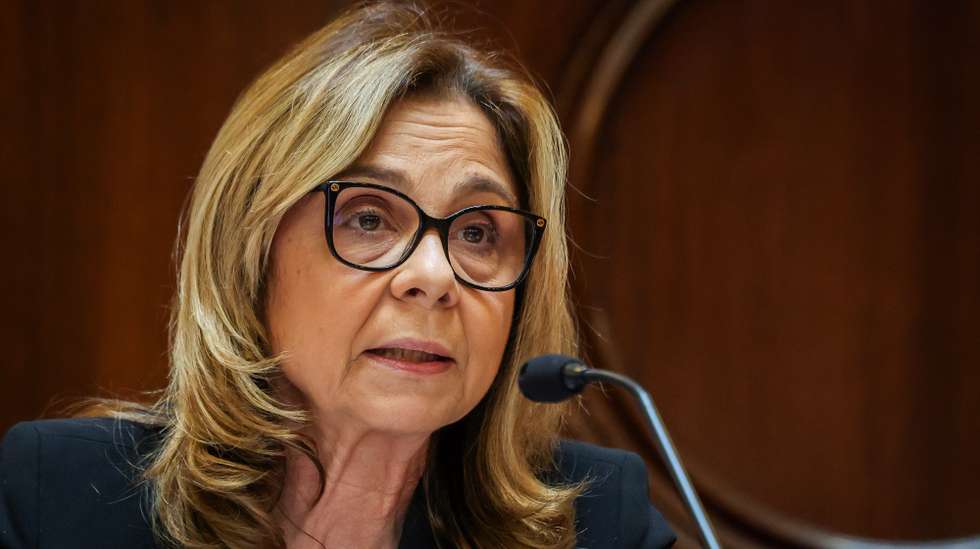A ministra da Saúde, Ana Paula Martins, intervém durante a audição perante a Comissão de Saúde na Assembleia da República, em Lisboa, 24 de fevereiro de 2026. TIAGO PETINGA/LUSA