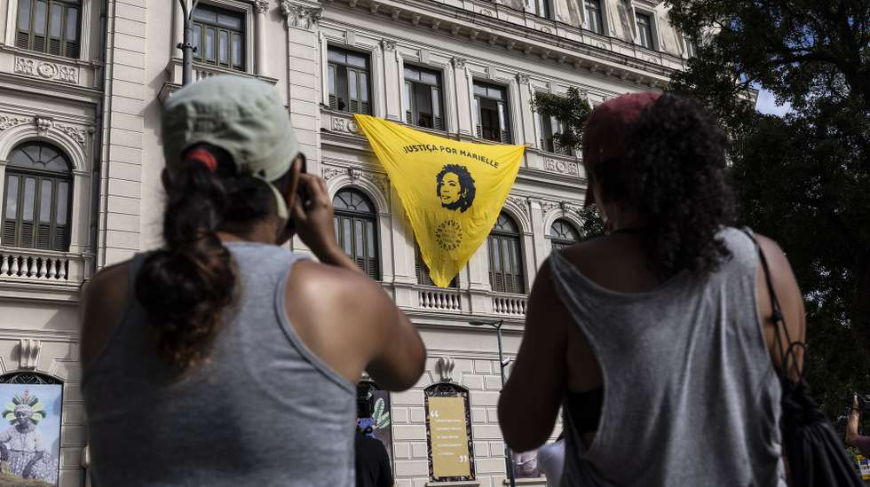 epa10522452 A flag with the image of late councilor Marielle Franco, hanging on the facade of the Rio Art Museum, in Rio de Janeiro, Brazil, 14 March 2023. Brazil remembers with tributes the councilor and activist Marielle Franco, murdered in Rio de Janeiro five years ago, a crime still unsolved. Marielle Franco was a Brazilian politician, feminist, and human rights activist who was shot dead 14 March 2018.  EPA/Antonio Lacerda