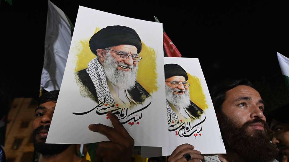 epa12785981 People hold portraits of Iranian Supreme Leader Ayatollah Ali Khamenei, during a protest against the USA and Israel; in Karachi, Pakistan, 28 February 2026. According to a statement from Iranian state media issued on 01 March 2026, Iranian Supreme Leader Ayatollah Ali Khamenei was killed in an airstrike during a joint USA-Israeli military campaign that began on 28 February 2026.  EPA/SHAHZAIB AKBER