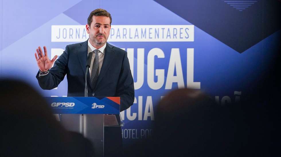 O presidente do grupo parlamentar do Partido Social democrata, Hugo Soares, discursa durante a abertura das jornadas parlamentares do PSD, sob o tema “Portugal: resiliência e ambição”, em Caminha, 10 de março de 2026. HUGO DELGADO/LUSA