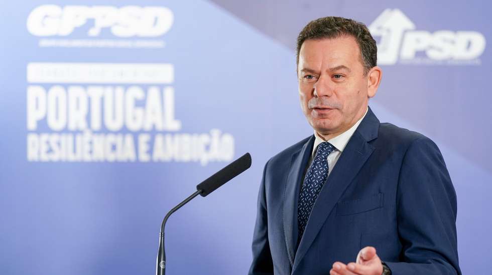 O presidente do Partido Social Democrata (PSD), Luís Montenegro, discursa na sessão de encerramento das jornadas parlamentares do PSD, sob o tema “Portugal: resiliência e ambição”, em Caminha, 11 de março de 2026. HUGO DELGADO/LUSA