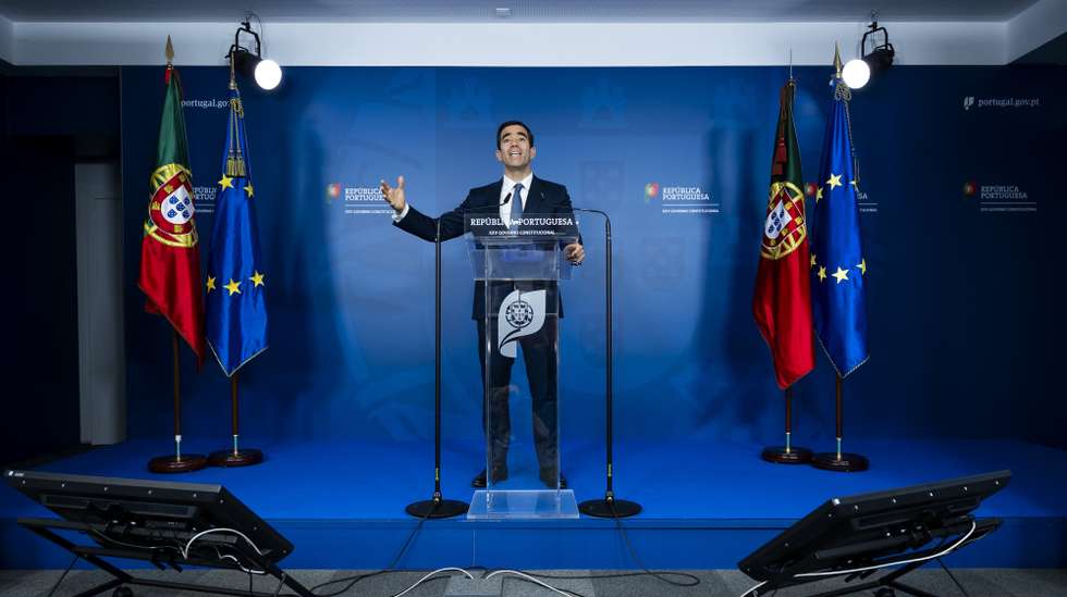 O ministro da Presidência, António Leitão Amaro, intervém no briefing após reunião do Conselho de Ministros, no Campus XXI, em Lisboa, 19 de março de 2026. JOSÉ SENA GOULÃO/LUSA