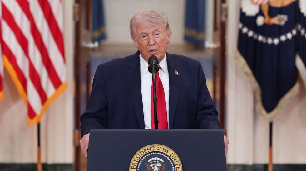 epa12865482 US President Donald J. Trump speaks about the Iran war from the Cross Hall of the White House in Washington, DC, USA, 01 April 2026.  EPA/ALEX BRANDON / POOL