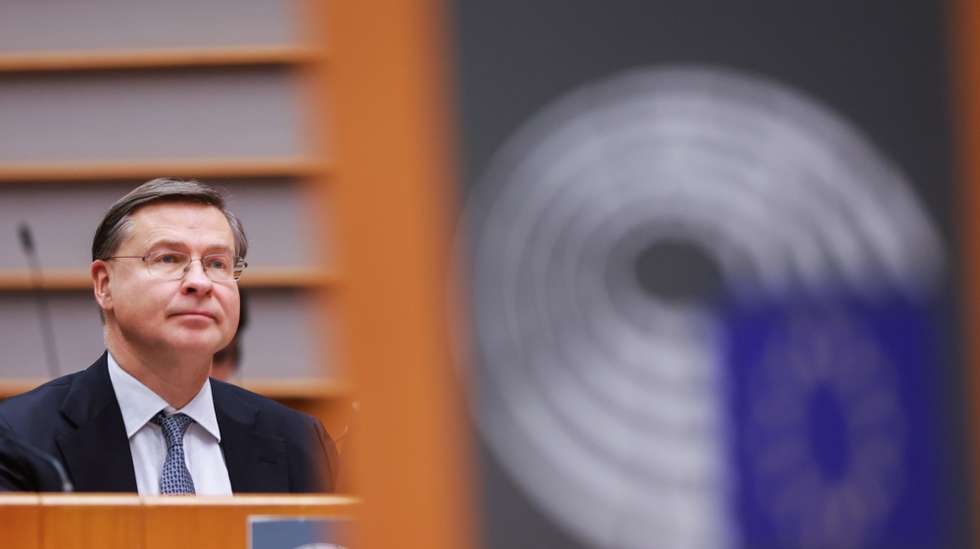epa12850257 European Commissioner for Economy and Productivity Valdis Dombrovskis attends a debate on the EU-US trade deal during a plenary session of the European Parliament in Brussels, Belgium, 26 March 2026. Lawmakers debate the state of EU-US trade relations, including tariffs, industrial policy and transatlantic cooperation, and vote on migration measures covering the relocation of asylum seekers among member states as part of the EU's migration and asylum pact.  EPA/Olivier Hoslet