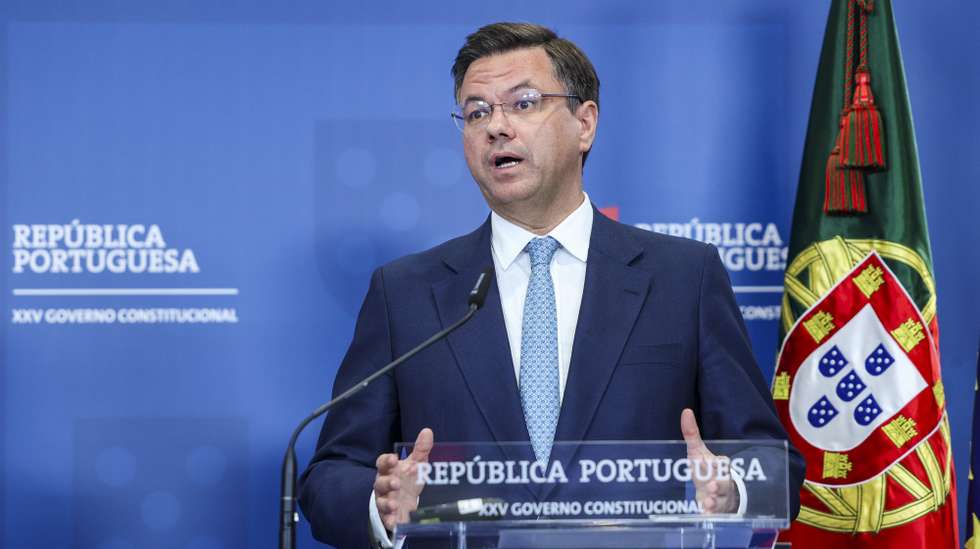 O ministro Adjunto e da Reforma do Estado, Gonçalo Matias, intervém durante a conferência de imprensa após a reunião do Conselho de Ministros, no Campus XXI, em Lisboa, 9 de abril de 2026. MIGUEL A. LOPES/LUSA