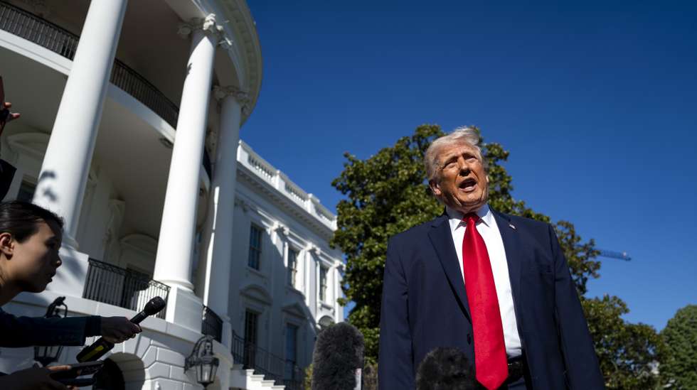 epa12884153 US President Donald Trump speaks to the media before departing the White House en route to Miami, Florida, in Washington, DC, USA, 11 April 2026.  EPA/BONNIE CASH / POOL