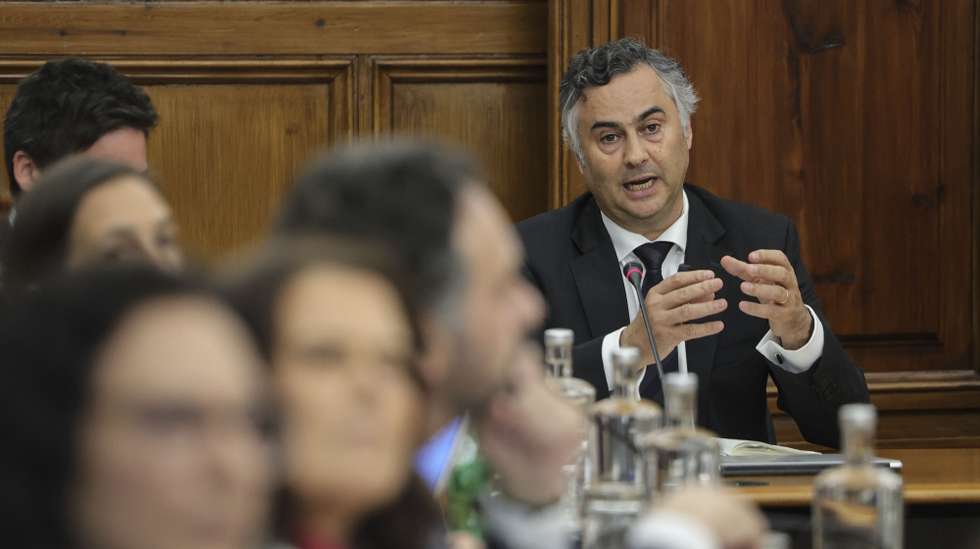 O ministro da Educação, Ciência e Inovação, Fernando Alexandre, intervém durante a sua audição na Comissão de Educação e Ciência, na Assembleia da República, em Lisboa, 21 de abril de 2026. MANUEL DE ALMEIDA/LUSA