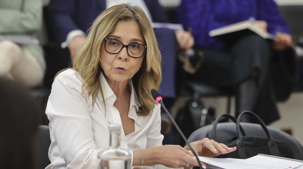 A ministra da Saúde, Ana Paula Martins, intervém durante a sua audição na Comissão Parlamentar de Inquérito ao Instituto Nacional de Emergência Médica, I.P., na Assembleia da República, em Lisboa, 21 de abril de 2026. MANUEL DE ALMEIDA/LUSA