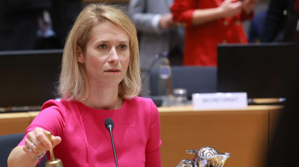 epa12796560 EU High Representative for Foreign Affairs and Security Policy Kaja Kallas rings the bell to start an informal video conference of EU foreign ministers in Brussels, Belgium, 05 March 2026. The meeting focuses on the latest developments in Iran and the broader Middle East, as EU ministers discuss the regional security situation and coordination with international partners.  EPA/OLIVIER HOSLET