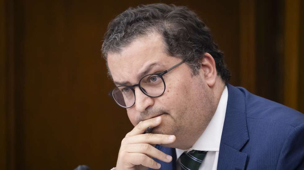 O ministro de Estado e das Finanças, Joaquim Miranda Sarmento, durante a sua audição na Comissão de Orçamento, Finanças e Administração Pública, na Assembleia da República, em Lisboa, 13 de maio de 2026.  JOSÉ SENA GOULÃO/LUSA