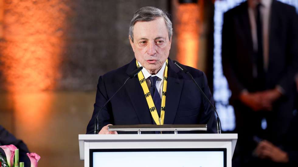 epa12956524 Former President of the European Central Bank Mario Draghi speaks after receiving the  Charlemagne Prize (Karlspreis) during the award ceremony in the town hall of Aachen, Germany, 14 May 2026. According to the Board of the Charlemagne Prize, Professor Mario Draghi is being honoured for his outstanding contributions to European integration and for his decisive role in stabilising and further developing the European Economic and Monetary Union.  EPA/CHRISTOPHER NEUNDORF