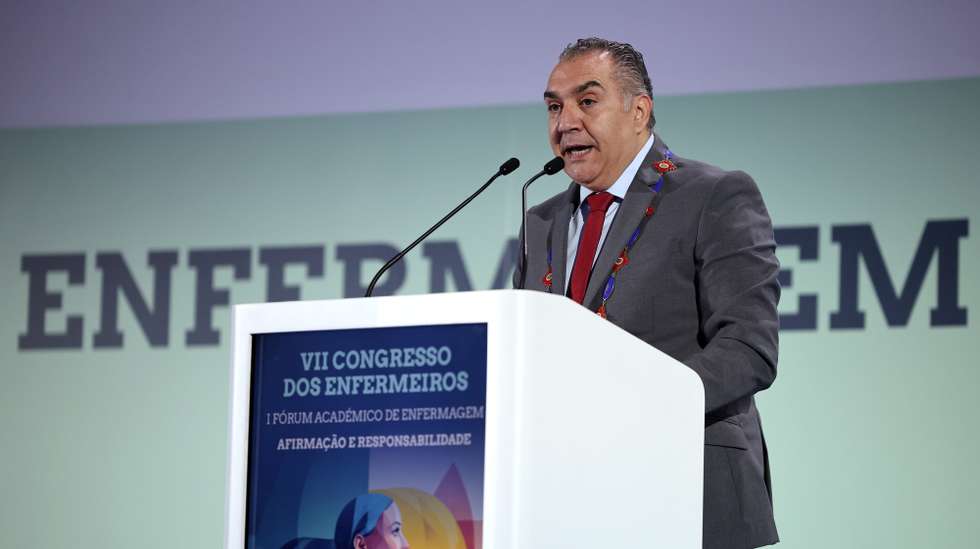 O bastonário da Ordem dos Enfermeiros, Luís Filipe Barreira, intervém durante o VII Congresso dos Enfermeiros e o I Fórum Académico de Enfermagem, em Gondomar, 15 de maio de 2026. ESTELA SILVA/LUSA