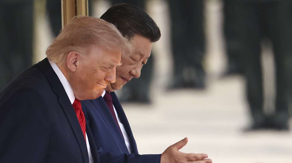 epa12955738 Chinese President Xi Jinping and U.S. President Donald Trump attend a welcome ceremony at the Great Hall of the People in Beijing, China, 14 May 2026.  EPA/Maxim Shemetov / POOL