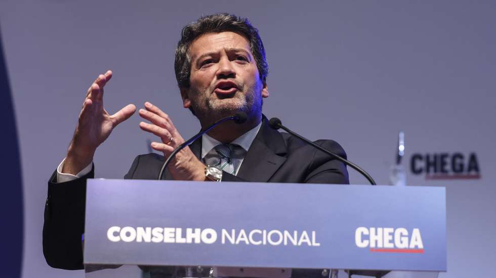 O presidente do Chega, André Ventura, intervém na reunião do Conselho Nacional do Chega, esta noite em Lisboa, 21 de maio de 2026.  MIGUEL A. LOPES/LUSA