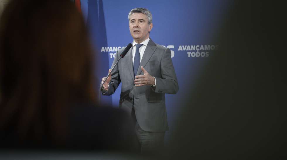 O secretário-geral do Partido Socialista (PS), José Luís Carneiro, intervém durante uma conferência de imprensa sobre a legislação laboral, em Lisboa, 21 de maio de 2026. ANTÓNIO PEDRO SANTOS/LUSA