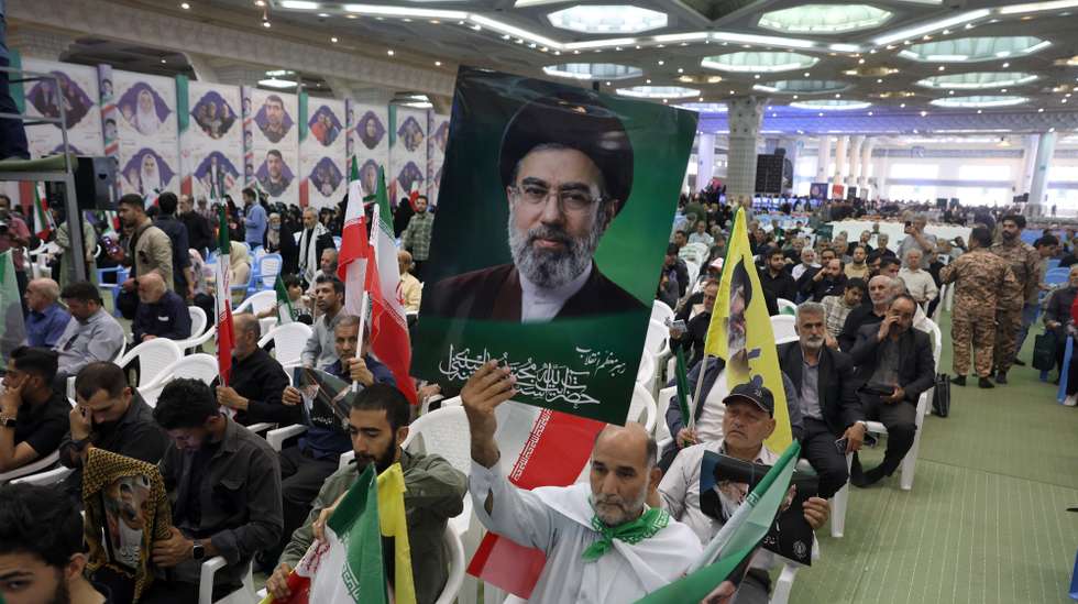 epa12990435 Iranians take part in a memorial ceremony for those killed in the Iran-US-Israel war at Mosallah Mosque in Tehran, Iran, 24 May 2026. The ceremony takes place amid diplomatic efforts, with US President Trump announcing that a potential peace agreement to end the conflict and reopen the Strait of Hormuz has been largely negotiated through Pakistani mediators.  EPA/ABEDIN TAHERKENAREH
