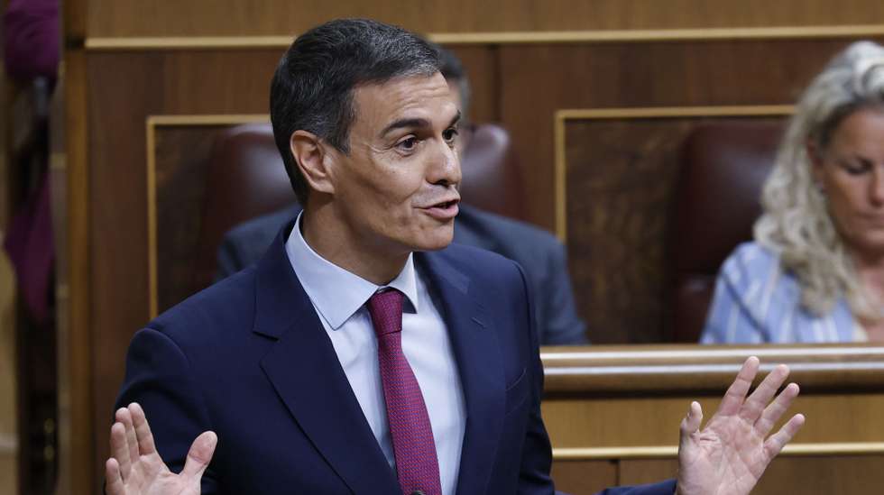 epa12976507 Spanish Prime Minister Pedro Sanchez gives a speech during the Government control session at the lower chamber of the Spanish Parliament in Madrid, Spain, 20 May 2026, a day after former prime minister of PSOE Jose Luis Rodriguez Zapatero was charged for criminal organisation, influence peddling and fake evidence.  EPA/Chema Moya