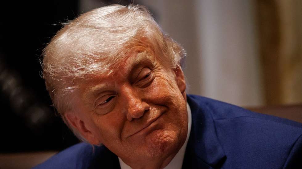 epa12998483 US President Donald Trump reacts during a Cabinet meeting in the Cabinet Room of the White House in Washington, DC, USA, 27 May 2026. Trump held the meeting with members of his Cabinet amid ongoing US-Iran negotiations.  EPA/SAMUEL CORUM / POOL