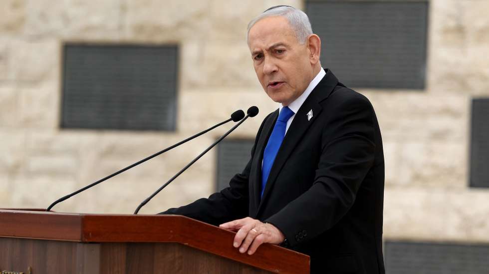 epa12904296 Israeli Prime Minister Benjamin Netanyahu speaks during a ceremony commemorating Israel’s Remembrance Day for fallen soldiers, or Yom HaZikaron, at the Military Cemetery on Mount Herzl in Jerusalem, 21 April 2026.  EPA/ILIA YEFIMOVICH / POOL