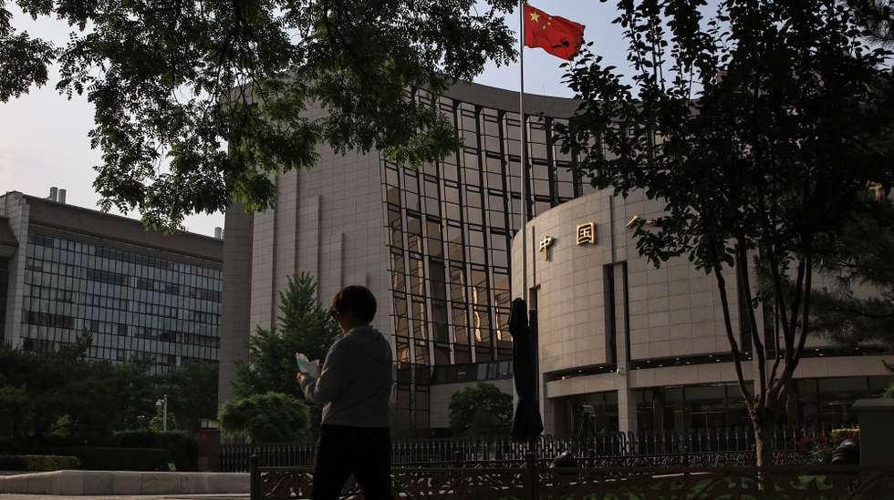 epa12080095 A pedestrian walks by the People’s Bank of China in Beijing, China, 07 May 2025. The central bank of China has announced a series of 10 measures, including interest rate cuts, to support the markets.  EPA/ANDRES MARTINEZ CASARES