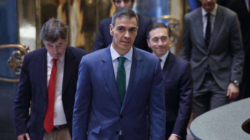 epa13002158 Spanish Prime Minister Pedro Sanchez (C) attends the presentation of the National Cultural Plan Aboard held at Cervantes Institute in Madrid, Spain, 29 May 2026.  EPA/ZIPI