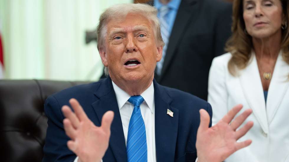 epa13028927 US President Donald Trump gives remarks during a signing ceremony for the “Secure America Act” in the Oval Office of the White House in Washington, DC, USA, 10 June 2026. The act requires proof of citizenship to register to vote.  EPA/AARON SCHWARTZ / POOL