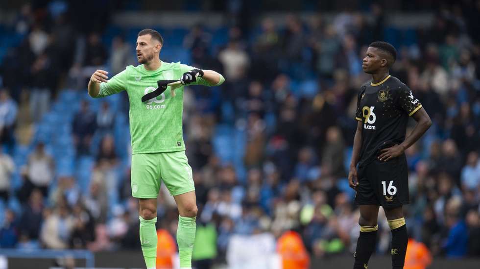 epa12410444 Martin Dubravka of Burnley and Florentino Luis of Burnley react after the English Premier League soccer match between Manchester City and Burnley FC, in Manchester, Britain, 27 September 2025.  EPA/PETER POWELL EDITORIAL USE ONLY. No use with unauthorized audio, video, data, fixture lists, club/league logos, 'live' services or NFTs. Online in-match use limited to 120 images, no video emulation. No use in betting, games or single club/league/player publications.