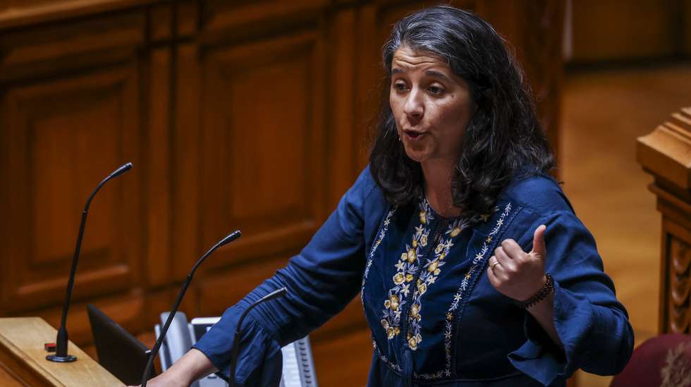 A deputada do Partido Comunista Português (PCP) Paula Santos intervém durante o debate parlamentar na Assembleia da República em Lisboa, 14 de maio de 2026. TIAGO PETINGA/LUSA