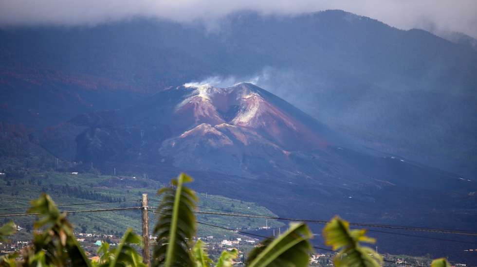 epa10444215 The Cumbre Vieja volcano, known as Tajogaite, in the little town of El Paso, La Palma, (Canary Islands), Spain, 02 February 2023. The Cumbre Vieja volcano erupted from 19 September to 13 December 2021.  EPA/Luis G Morera