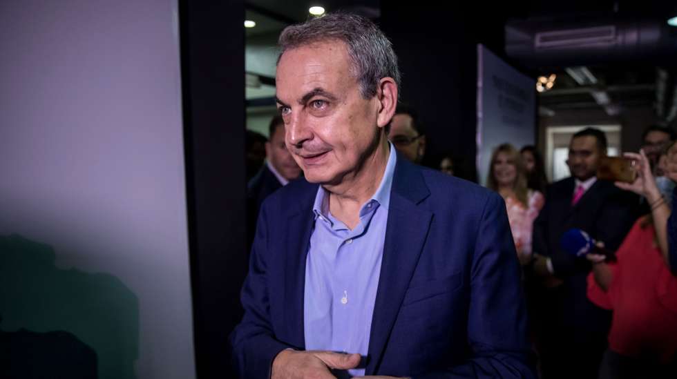 epa10221670 Former Spanish prime minister Jose Luis Rodriguez Zapatero attends the 'Forum for Development: Venezuela, Oil and the New Ibero-American Reality', organized by the Arturo Uslar Pietri Foundation in Caracas, Venezuela, 03 October 2022. During this visit to Caracas, Rodriguez Zapatero will meet with several political leaders.  EPA/MIGUEL GUTIERREZ