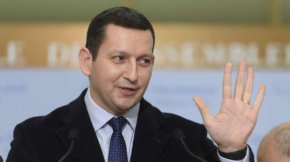 epa05816503 Jihad Makdissi, leader of the representatives of the Cairo Platform, speaks to the media after the round of negotiations between of Intra Syria peace talks with UN Special Envoy for Syria Staffan de Mistura at the European headquarters of the United Nations in Geneva, Switzerland, 26 February 2017.  EPA/MARTIAL TREZZINI