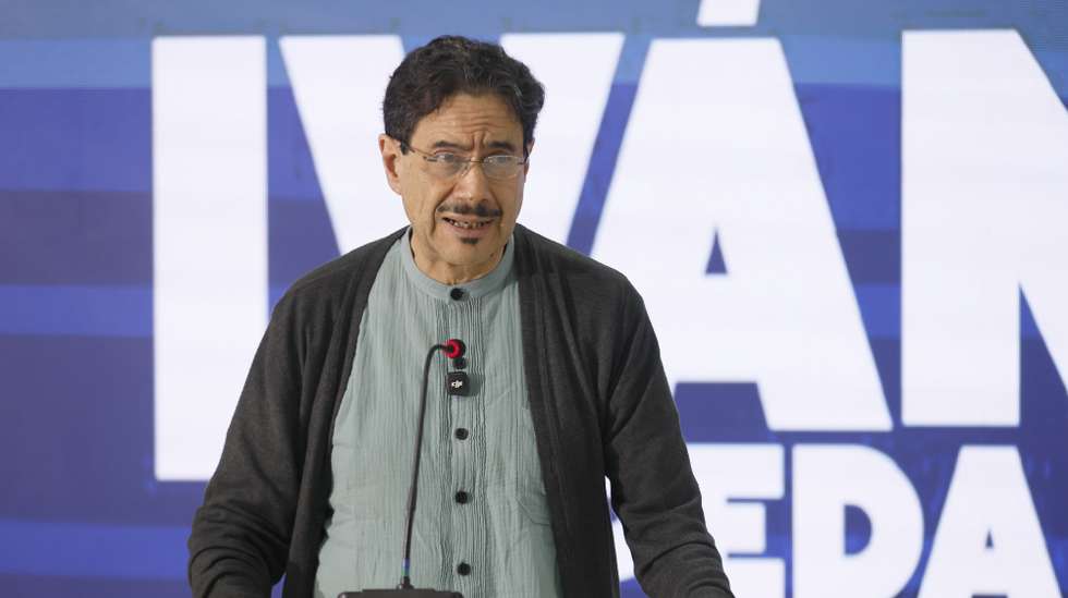 epa13056863 Historic Pact party presidential candidate Ivan Cepeda speaks at a press conference in Bogota, Colombia, 22 June 2026, following the second round of the presidential election. Cepeda responded to statements by rival presidential candidate Abelardo de la Espriella, who claimed victory as the official vote count continued.  EPA/Carlos Ortega