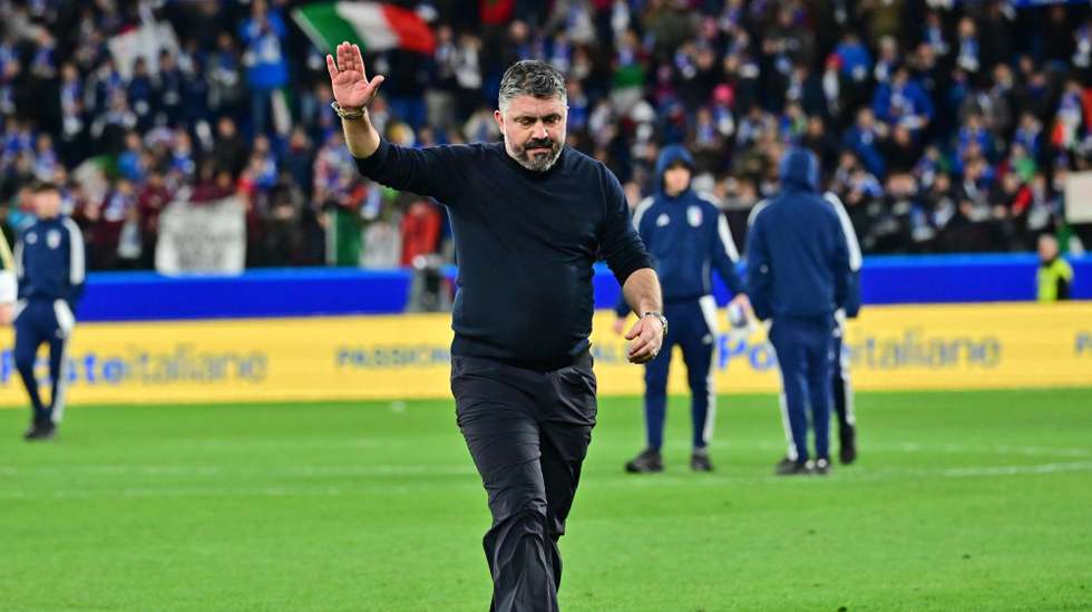epa12852635 Italy's head coach Gennaro Gattuso greets supporters after winning the FIFA World Cup 2026 qualifiers playoff semifinal soccer match between Italy and Northern Ireland, in Bergamo, Italy, 26 march 2026.  EPA/MICHELE MARAVIGLIA