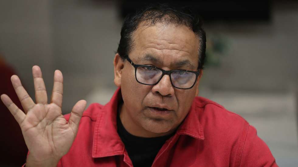 epa13053089 Leftist candidate Roberto Sánchez speaks at a press conference in Lima, Peru, 20 June 2026. Sánchez argued that he intended to annul the overseas vote in which some 300,000 Peruvians cast ballots due to alleged irregularities in the chain of custody of the ballot tally sheets, after authorities decided that the results would no longer be transmitted digitally but that the tally sheets would have to be sent to Lima to be counted.  EPA/Paolo Aguilar