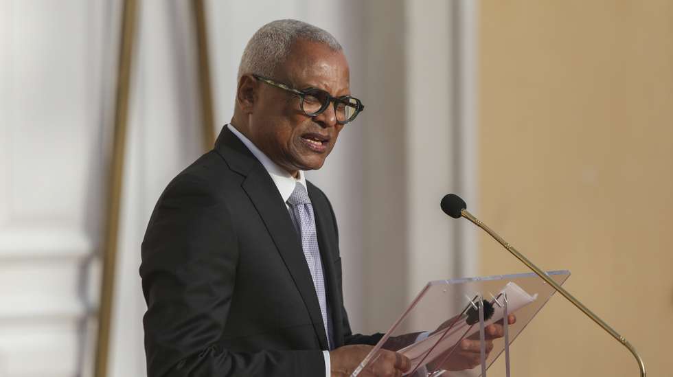 O Presidente cabo-verdiano, José Maria Neves, discursa durante a posse do XI Governo de Cabo Verde, na Cidade da Praia, Cabo Verde, 19 de junho de 2026. O Partido Africano da Independência de Cabo Verde (PAICV) venceu as eleições legislativas de 17 de maio com maioria absoluta, elegendo 37 dos 72 deputados. ELTON MONTEIRO/LUSA