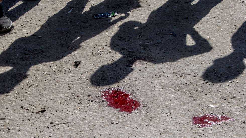 epa13068901 Blood stains on the pavement on Al Jalaa Street following an Israeli airstrike in Gaza City, Gaza Strip, 27 June 2026. According to the Palestinian Ministry of Health in Gaza, at least 20 Palestinians were injured in the attack.  EPA/MOHAMMED SABER