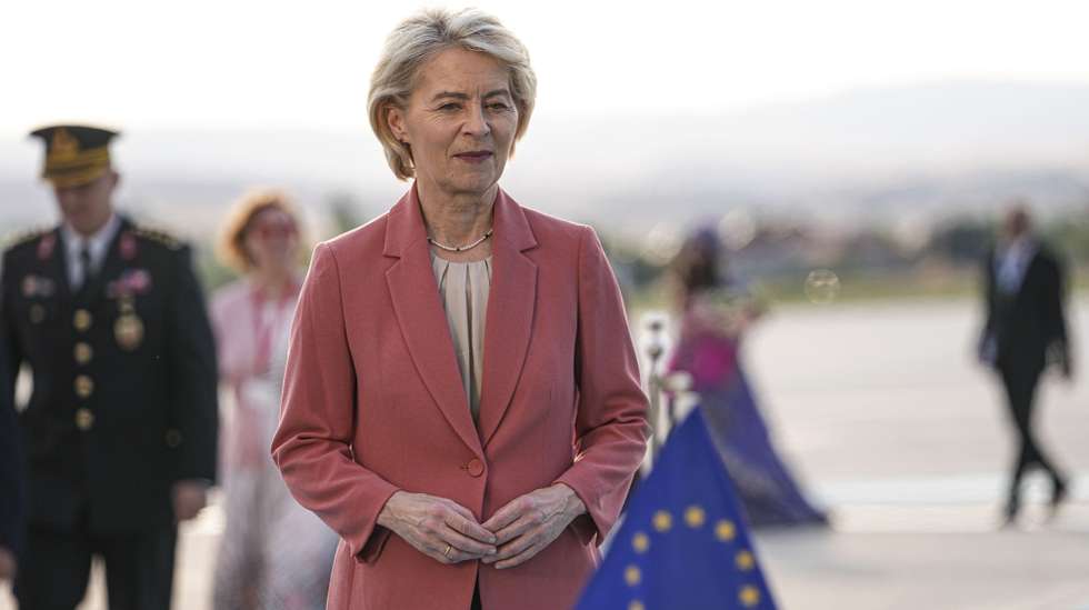 epa13092287 European Commission President Ursula von der Leyen arrives at Esenboga Airport ahead of the 2026 NATO Heads of State and Government Summit in Ankara, Turkiye, 06 July 2026. The summit will take place on 07–08 July, focusing on strengthening defense industrial production and securing long-term military aid for Ukraine.  EPA/METIN AKTAS / POOL