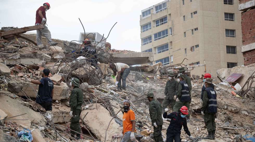 epa13100503 Volunteers work amid the rubble of collapsed buildings in La Guaira, Venezuela, 06 July 2026 (issued 09 July 2026). According to UN estimates, the twin earthquakes that struck Venezuela on June 24 produced 1.2 million metric tons of rubble from the hundreds of buildings that collapsed, mainly in La Guaira state. Clearing and removing this rubble is now the biggest challenge facing the region.  EPA/RONALD PENA R