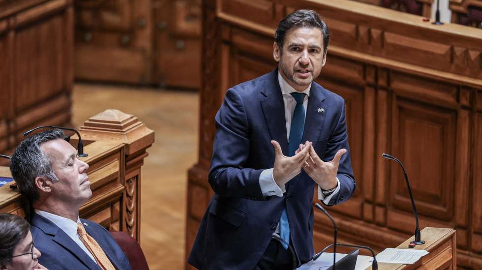 O deputado do Chega, Pedro Frazão, usa da palavra no debate parlamentar na Assembleia da República, em Lisboa, 19 de junho de 2026. TIAGO PETINGA/LUSA