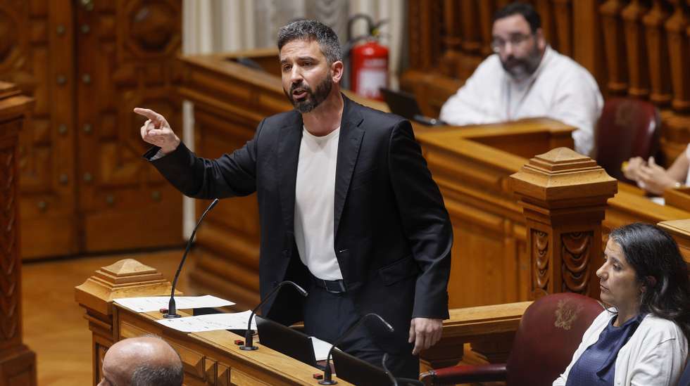 O deputado único do Bloco de Esquerda (BE), Fabian Figueiredo, intervém durante o debate sobre o Estado da Nação, na Assembleia da República, em Lisboa, 16 de julho de 2026. ANTÓNIO PEDRO SANTOS/LUSA