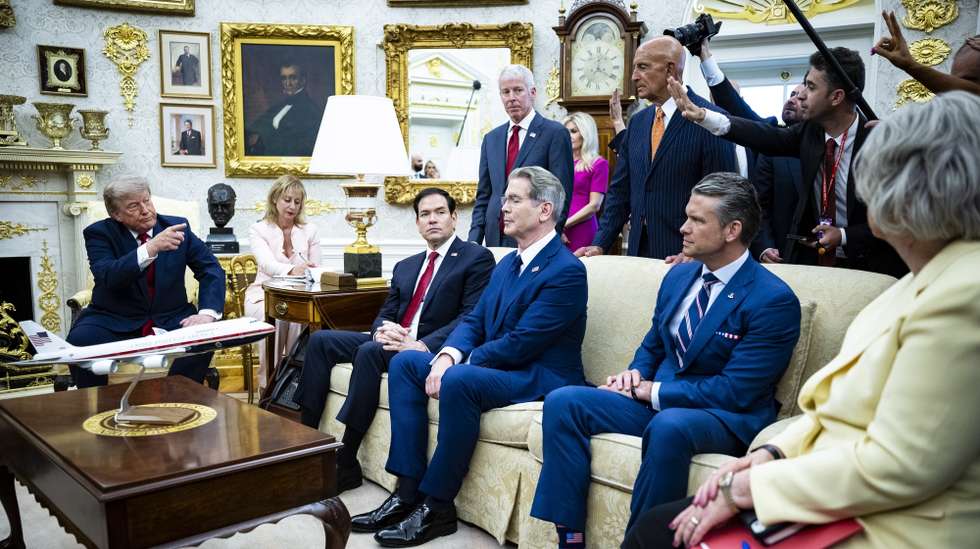 epa13111146 US President Donald Trump (L), US Secretary of State Marco Rubio (2-L), US Secretary of Energy Chris Wright (3-L), US Secretary of the Treasury Scott Bessent (C), US Secretary of Defense Pete Hegseth (2-R), and White House Chief of Staff Susie Wiles (R) during a meeting with Iraqi Prime Minister Ali al-Zaidi (not pictured) in the Oval Office with of the White House in Washington, DC, USA, 14 July 2026. This is Ali al-Zaidi’s first foreign trip since he took office in May 2026.  EPA/GRAEME SLOAN / POOL