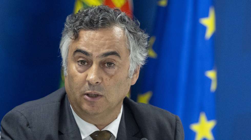 O ministro da Educação, Ciência e Inovação, Fernando Alexandre, fala aos jornalistas sobre  os exames finais nacionais do Ensino Secundário, em Lisboa, 20 de julho de 2026.  ANTÓNIO COTRIM/LUSA