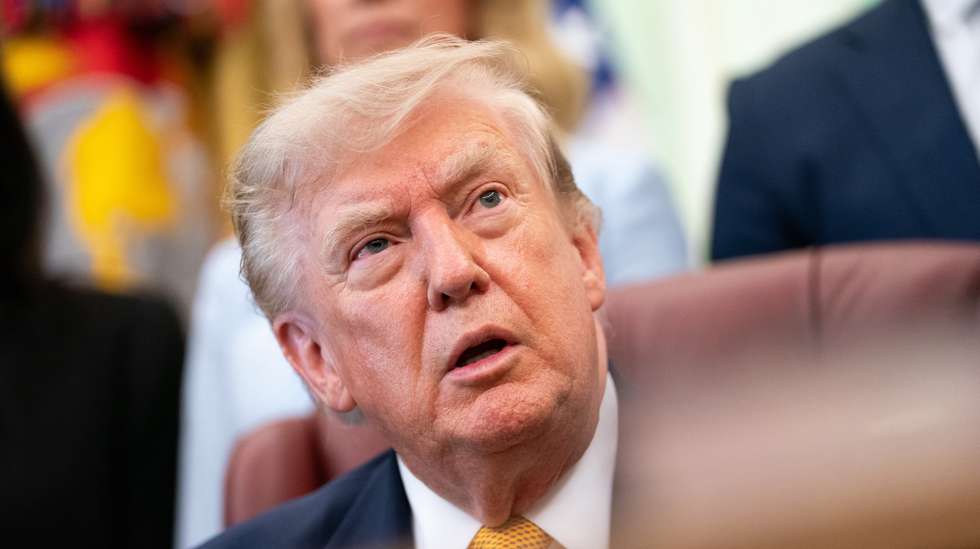 epa13148937 President Donald Trump speaks during an executive order signing ceremony in the Oval Office of the White House in Washington, DC, USA, 03 August 2026.  EPA/Allison Robbert / POOL