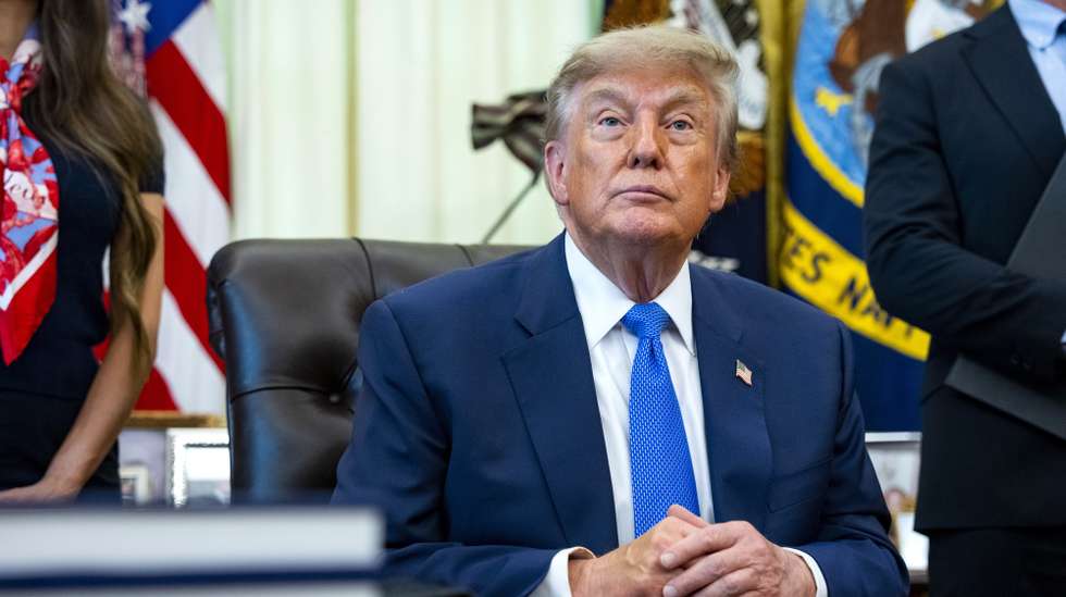 epa13160273 US President Donald Trump speaks during the signing of an executive order reviewing childhood vaccine recommendations in the Oval Office of the White House in Washington, DC, USA, 10 August 2026. The order maintains recommendations for vaccines against 11 diseases, including measles and polio, while calling for others, including hepatitis A, hepatitis B and meningococcal disease, to be limited to high-risk populations.  EPA/BONNIE CASH / POOL