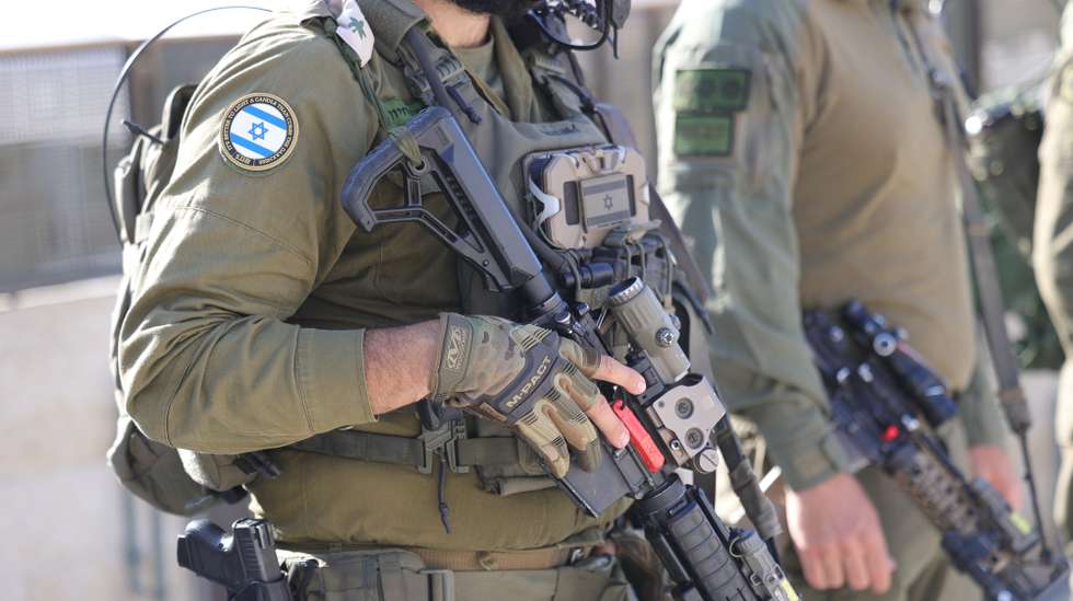 epa13153311 Haredi rookie soldiers of the Hasmonean Brigade attend a ceremony to receive their military hat during the conclusion of their beret march at the Western Wall in the Old City of Jerusalem, 06 August 2026. The Hasmonean Brigade was established in 2024 to recruit and integrate the ultra-Orthodox Jewish community into the Israel Defense Forces (IDF).  EPA/ABIR SULTAN