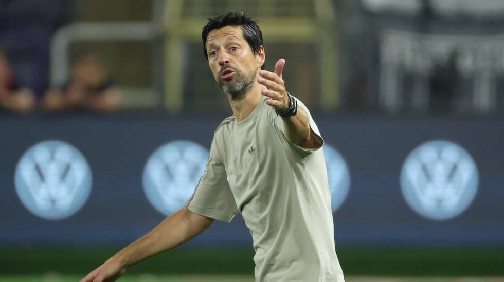 epa13167898 Anderlecht head coach Vitor Bruno during the UEFA Europa League third qualifying round 2nd leg match between Anderlecht and PAOK in Brussels, Belgium, 13 August 2026.  EPA/OLIVIER HOSLET
