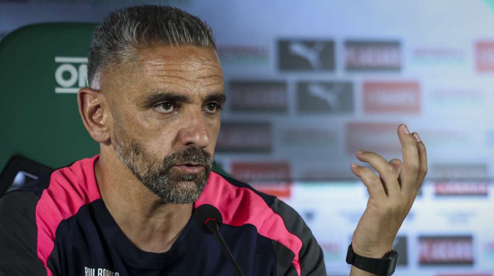 O treinador do Sporting, Rui Borges, fala na conferência de imprensa de antevisão do jogo com o Torreense para a Taça de Portugal, na Academia de Alcochete, 23 de maio de 2026. TIAGO PETINGA/LUSA