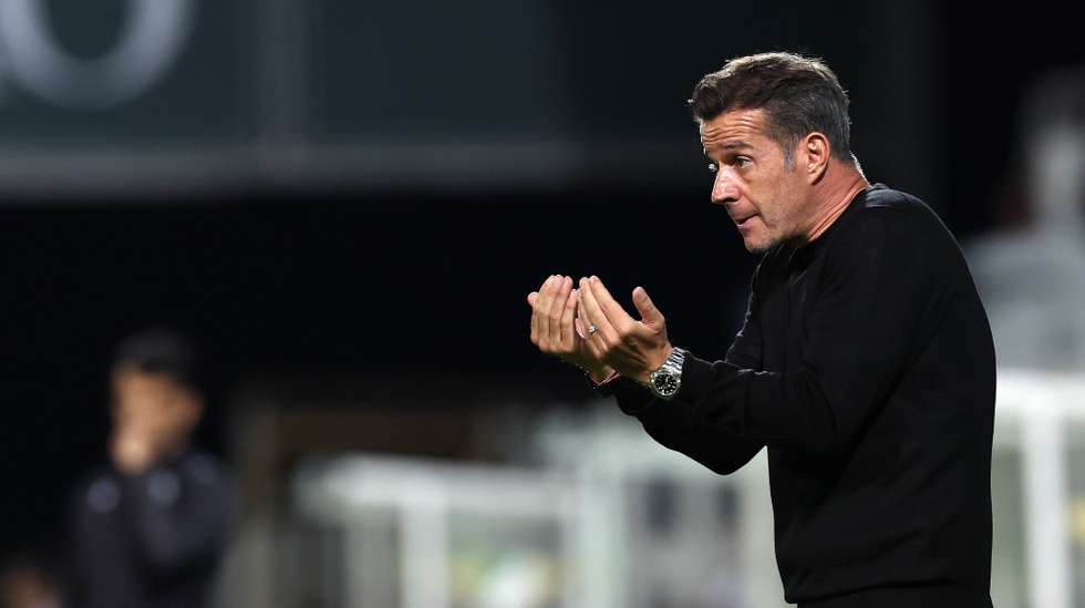 epa13226956 Benfica´s head coach Marco Silva reacts during the Liga Portugal soccer match Moreirense vs Benfica at Comendador Joaquim de Almeida Freitas stadium in Moreira de Conegos, Portugal, 09 September 2026.  EPA/ESTELA SILVA