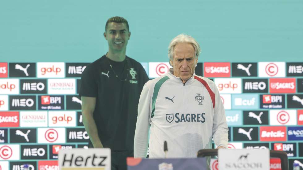 Portuguese national head coach Jorge Jesus (R) and Portugal's player Cristiano Ronaldo (L), arrive to attend a press conference at Portugal Football Summit in Oeiras, Portugal, 23 September 2026. ANTÓNIO PEDRO SANTOS/LUSA