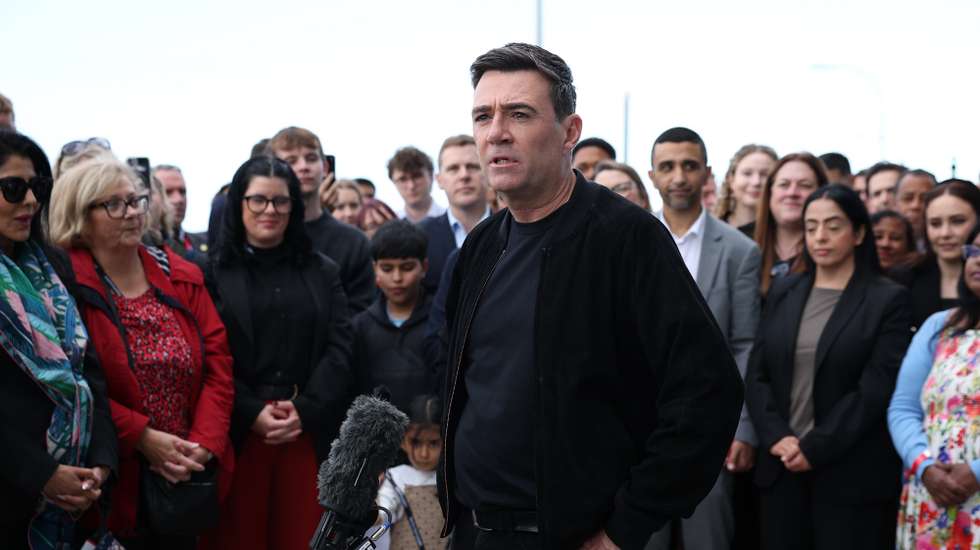 epa13264548 British Prime Minister Andy Burnham speaks to supporters on the eve of the Labour Party Conference in Liverpool, Britain, 26 September 2026. The Labour Party Annual Conference runs from 27 to 30 September 2026. The Women's Conference Day takes place the day before the main conference kicks off.  EPA/ADAM VAUGHAN